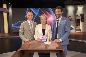 Prof. Fucentese und Dr. Vlachopoulos mit Jeanne Fürst von GesundheitHeute