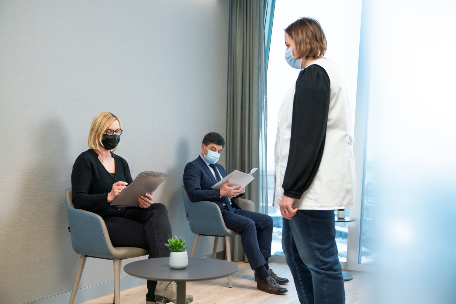 The patient fills out a questionnaire in the waiting room